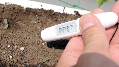 土の表面温度は47.8度